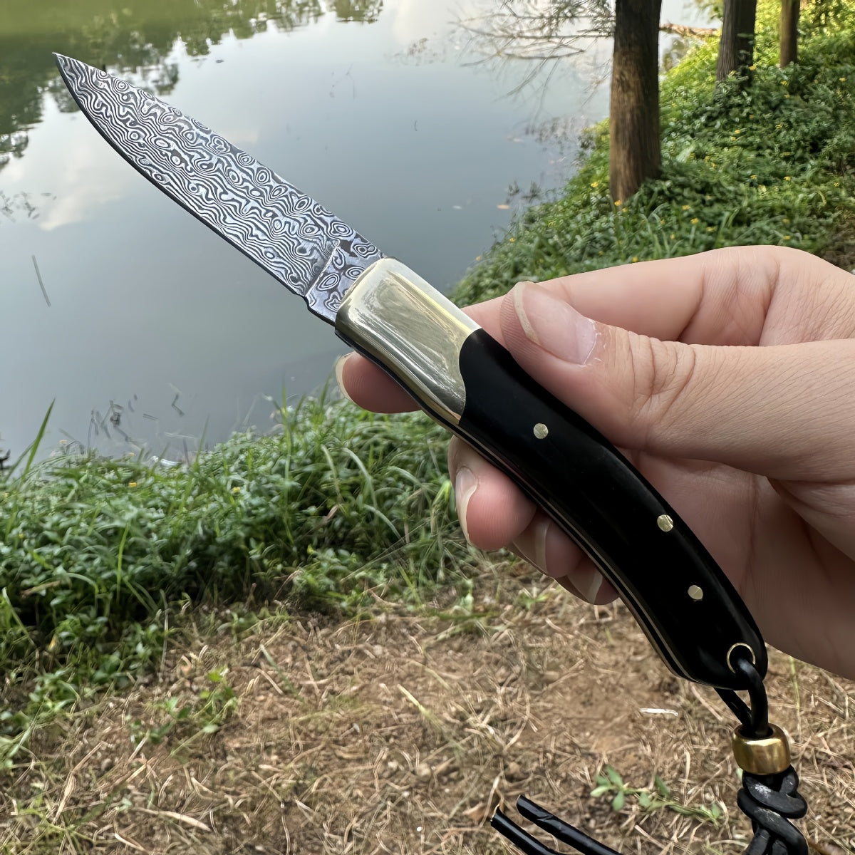 Stunning Folding Pocket Knives survival tools- Premium Damascus Steel with Abalone & Ebony Handles