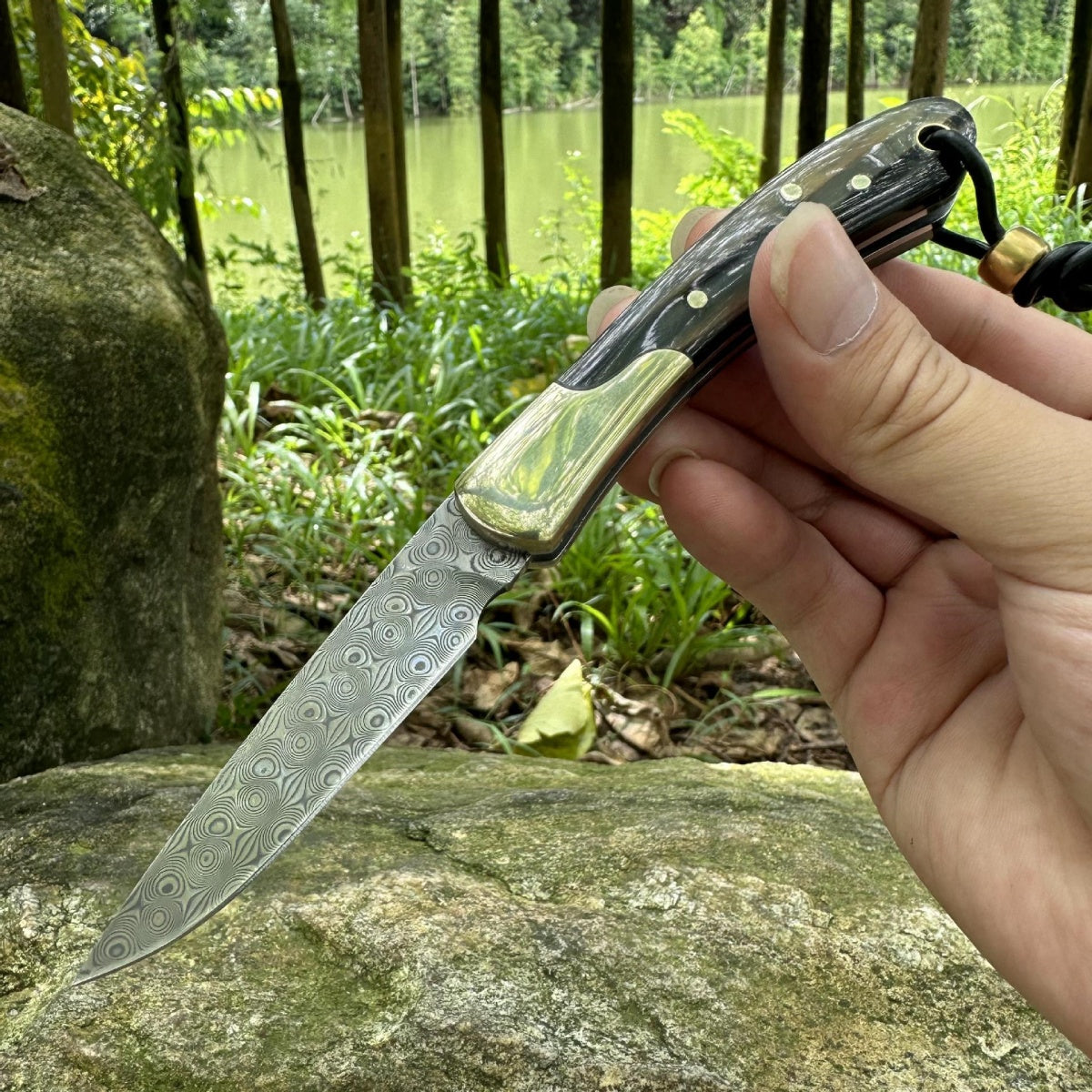 Hand - crafted Folding Pocket Knife with Damascus Steel Blade and Exquisite Handle for Outdoor and EDC survival tools
