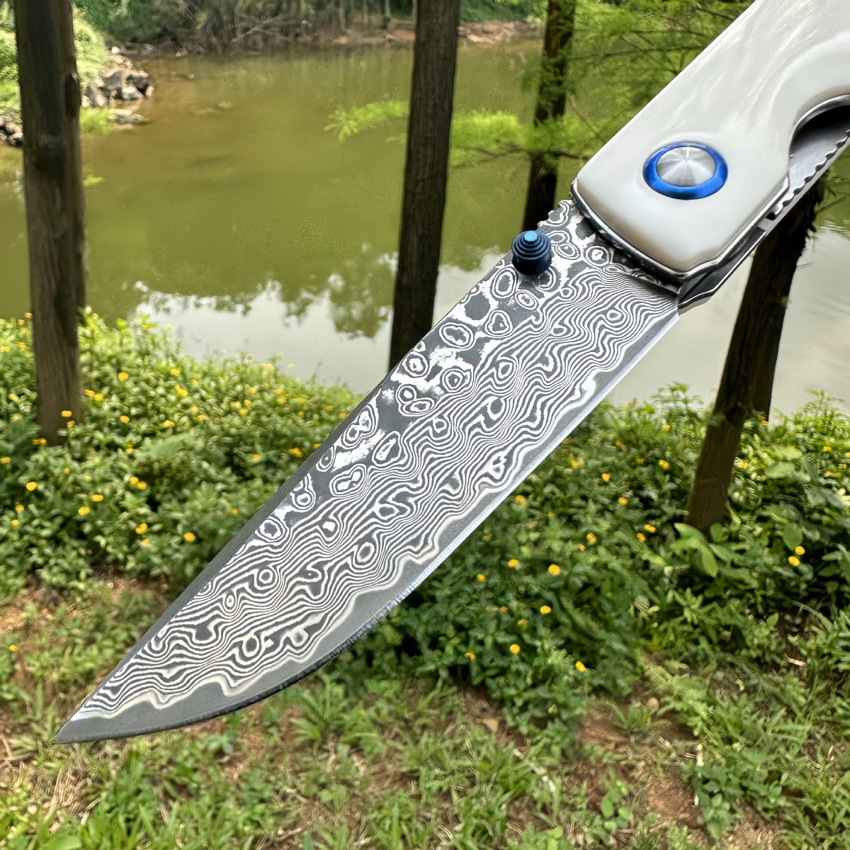 Elegant Folding Pocket Knife survival tools - Premium Damascus Steel with Ivory - like Handle