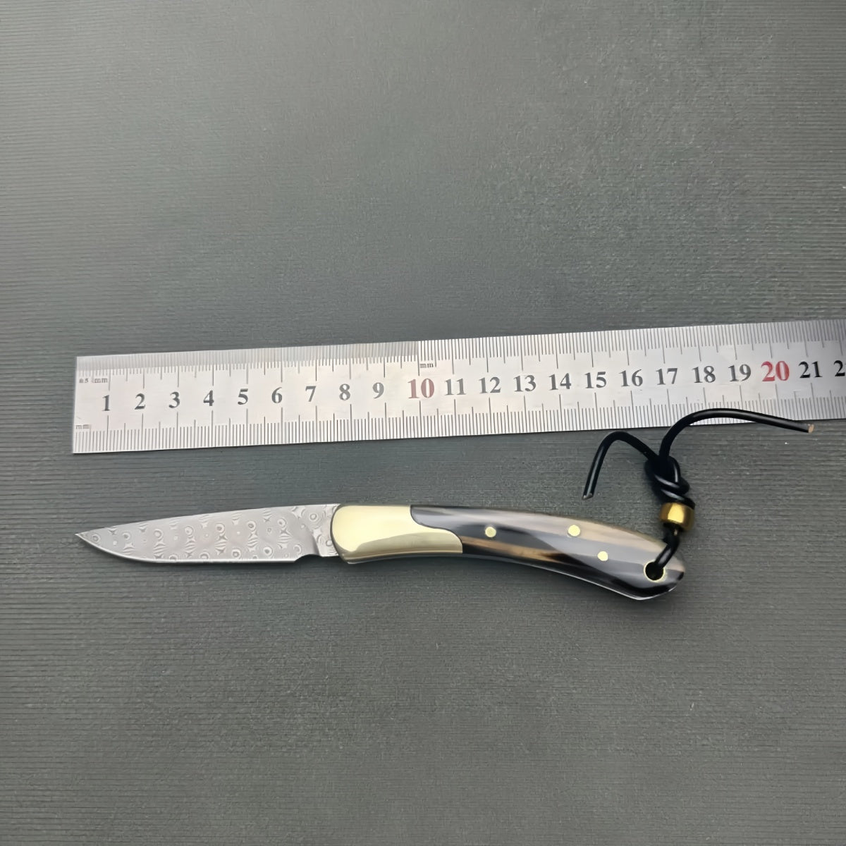 Hand - crafted Folding Pocket Knife with Damascus Steel Blade and Exquisite Handle for Outdoor and EDC survival tools