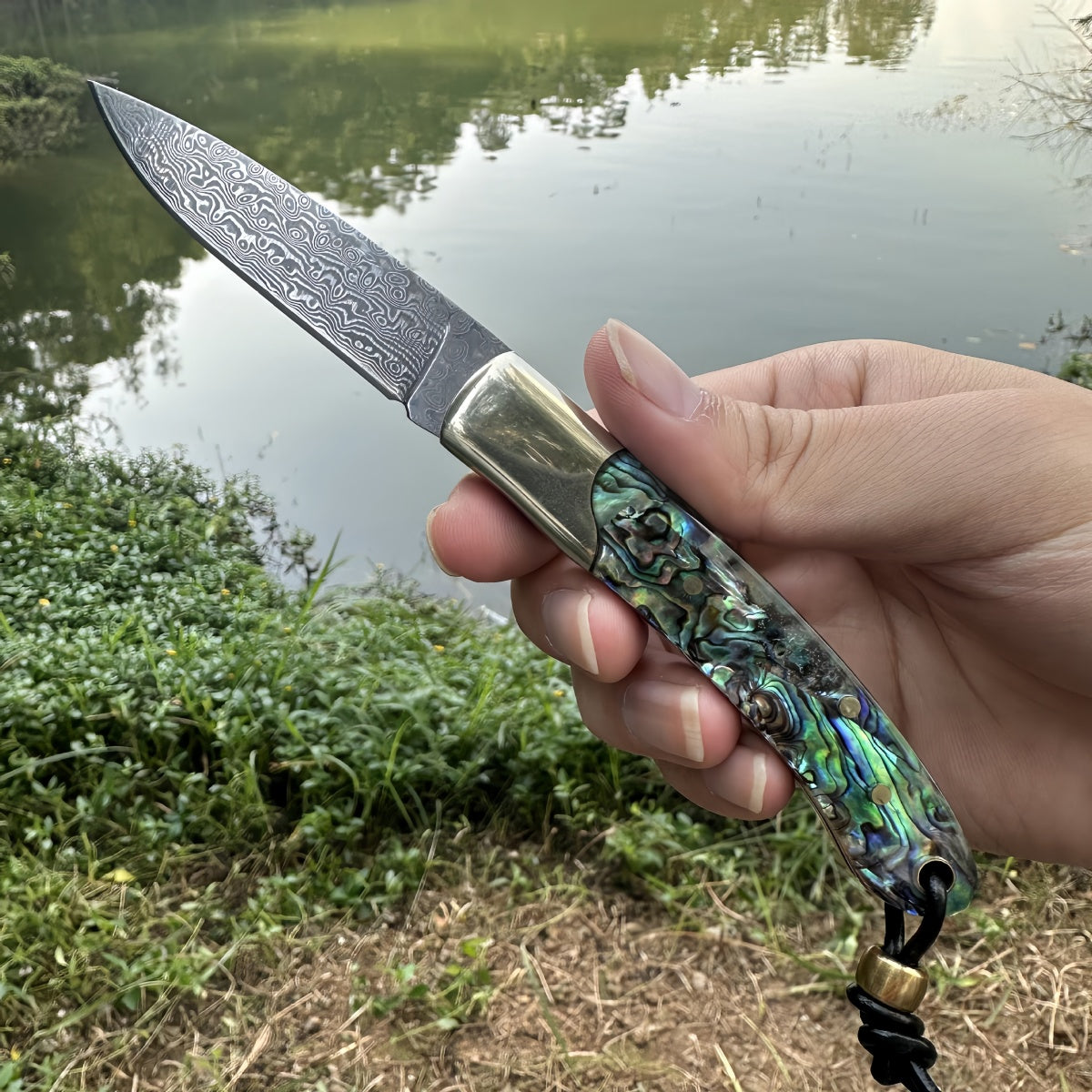 Stunning Folding Pocket Knives survival tools- Premium Damascus Steel with Abalone & Ebony Handles