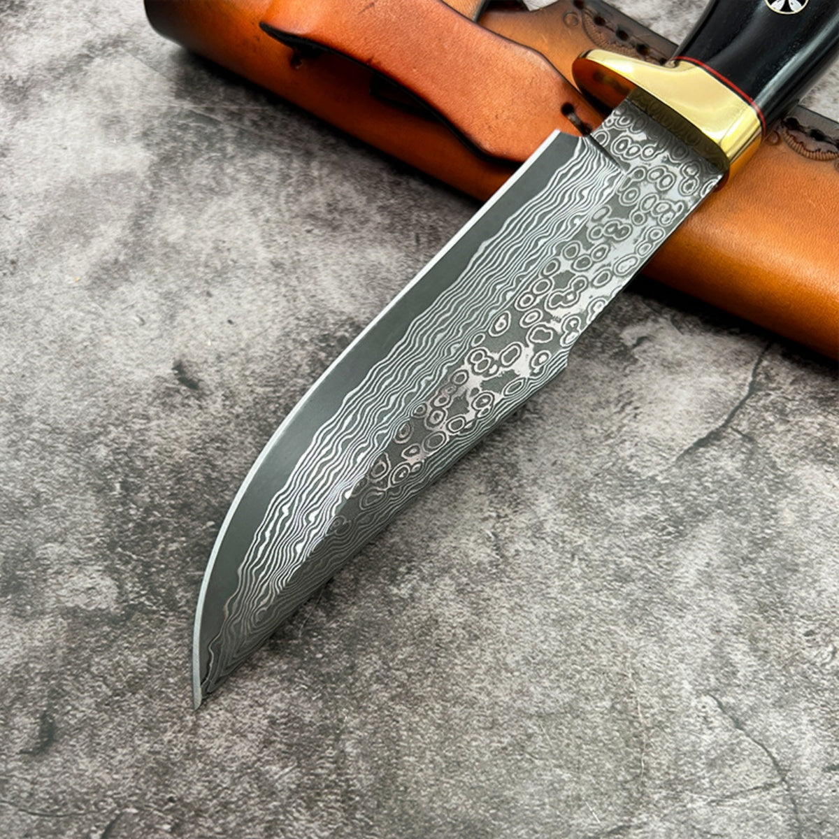 Hand - crafted Fixed Survival Hunting Knife with Damascus - Style Blade and Leather Sheath