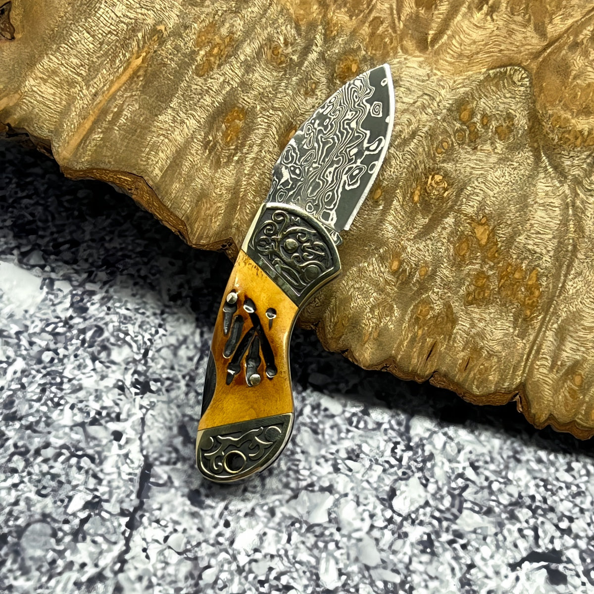 Unique Folding Pocket Knife survival tools- Hand-Forged Damascus Steel with Distinctive Handle