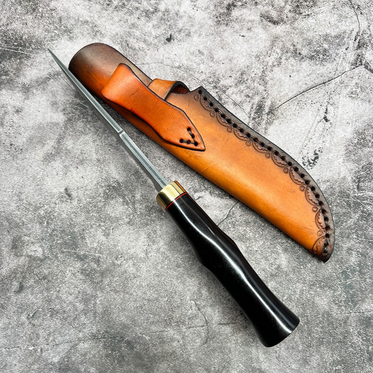 Hand - crafted Fixed Survival Hunting Knife with Damascus - Style Blade and Leather Sheath