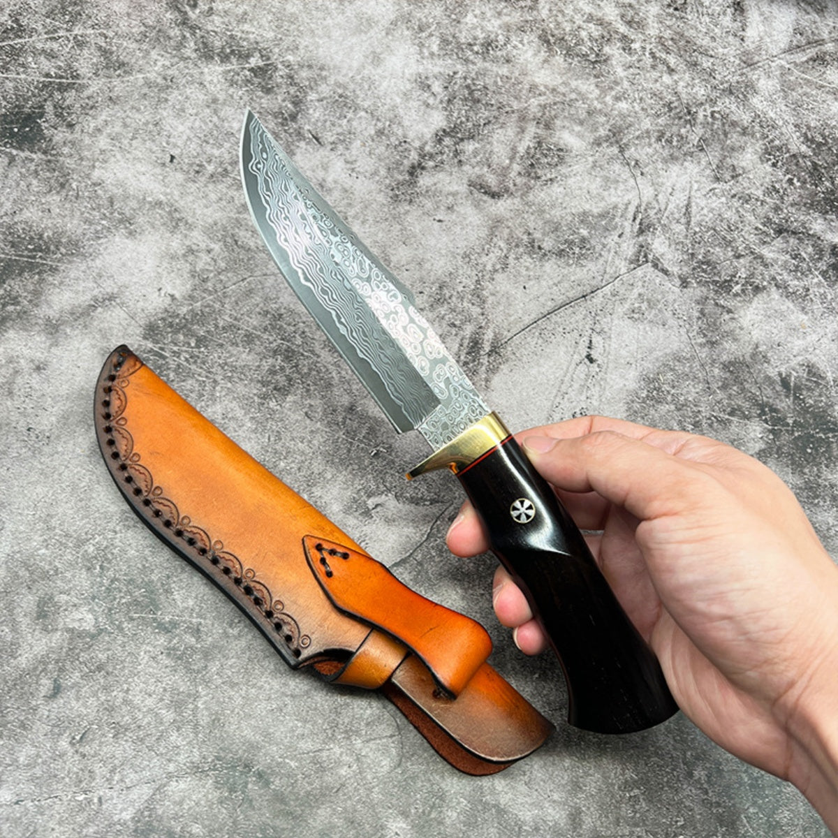 Hand - crafted Fixed Survival Hunting Knife with Damascus - Style Blade and Leather Sheath