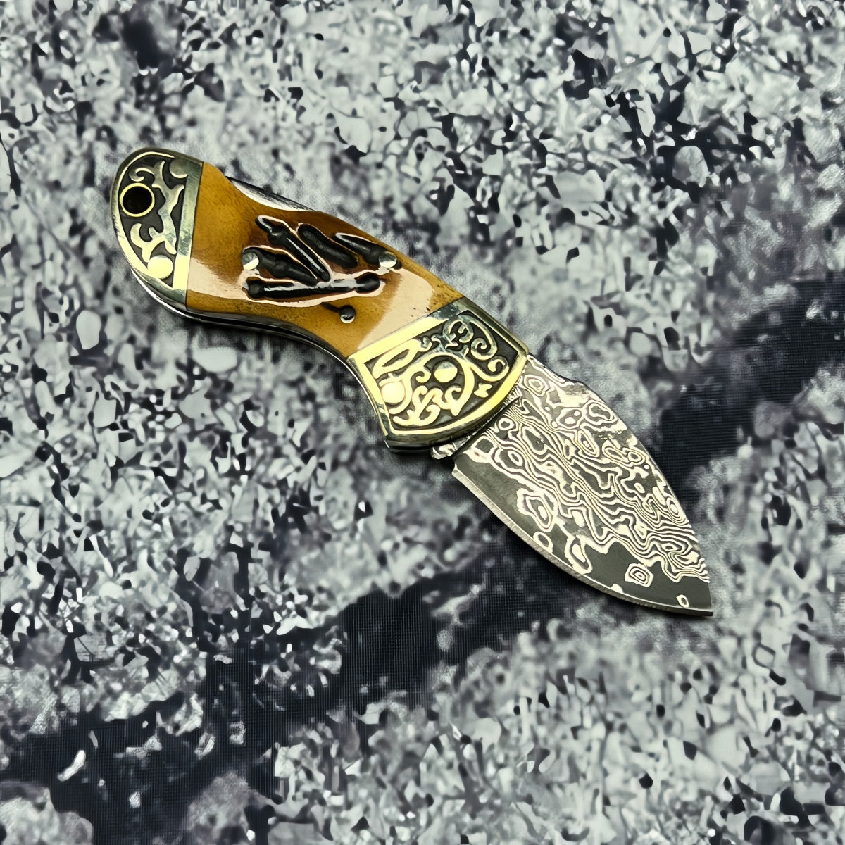 Unique Folding Pocket Knife survival tools- Hand-Forged Damascus Steel with Distinctive Handle