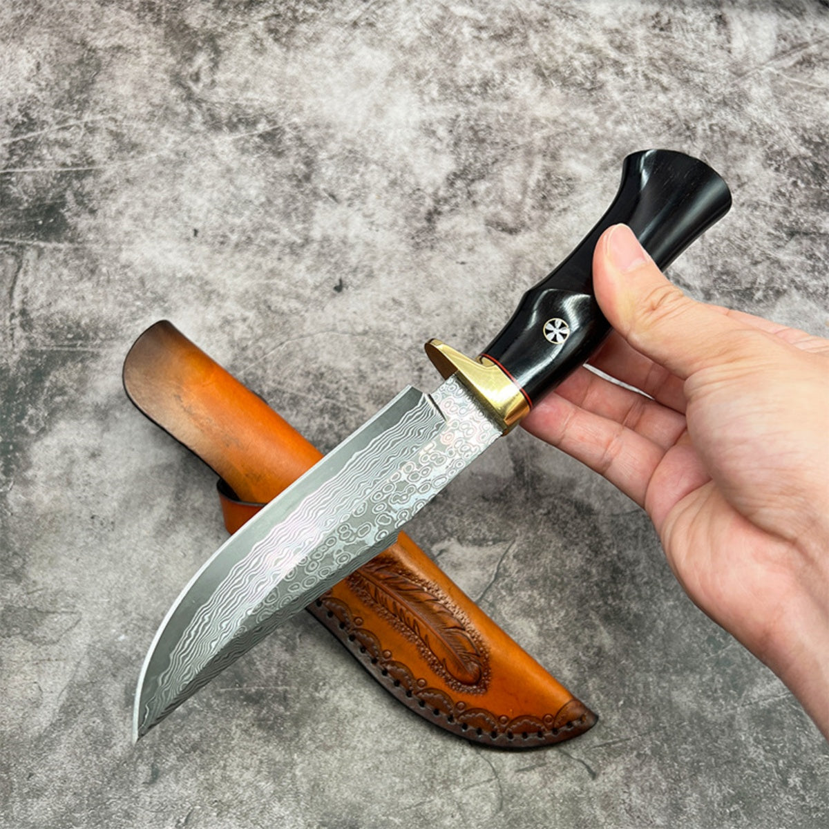 Hand - crafted Fixed Survival Hunting Knife with Damascus - Style Blade and Leather Sheath